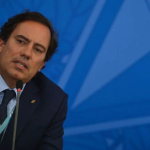 Pedro Duarte Guimarães explica como microempresas fortalecem a economia local e enfrentam desafios para crescer.