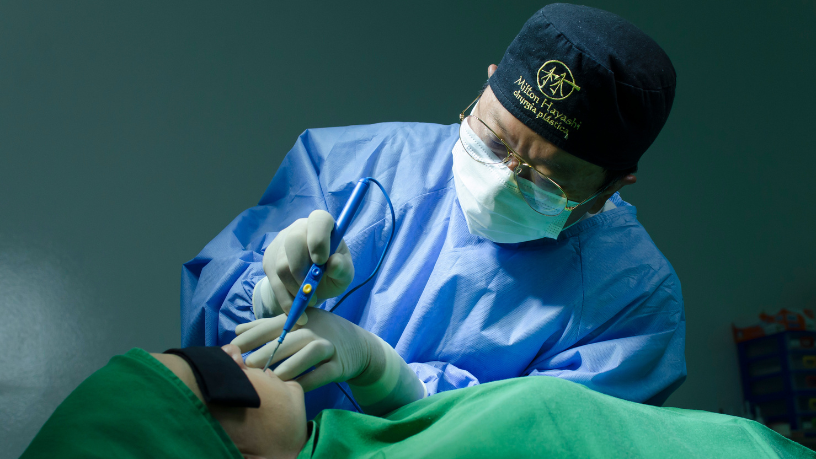 Milton Seigi Hayashi analisa as inovações na cirurgia plástica atual.