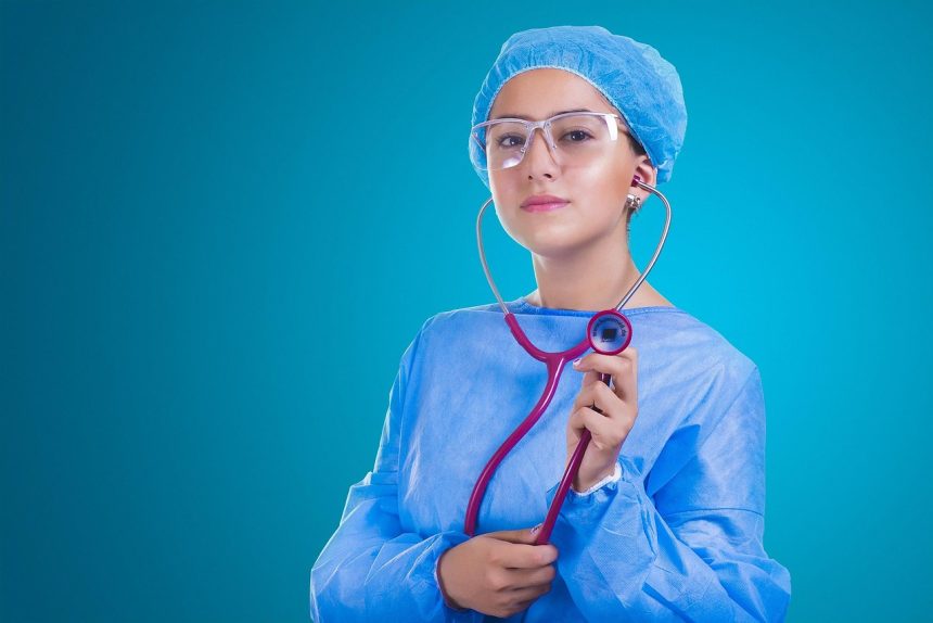 Profissionais de saúde em ambiente hospitalar, representando a atuação e a formação na área médica